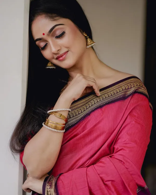 Pink_Woven_Kanjivaram_100%_Pure_Silk_Saree_with_Free_Saree_Cover